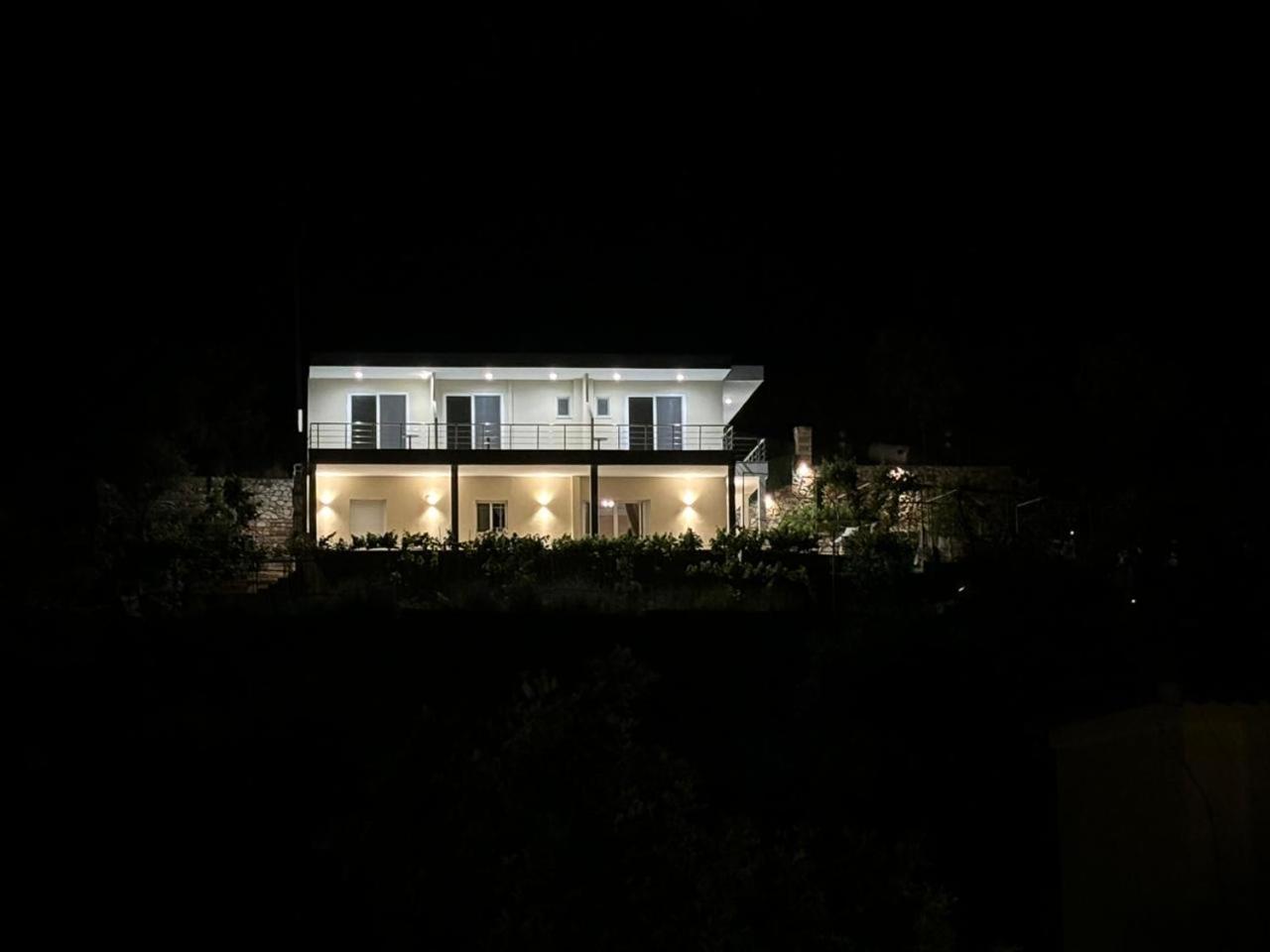 Ion Rooms Химара Экстерьер фото